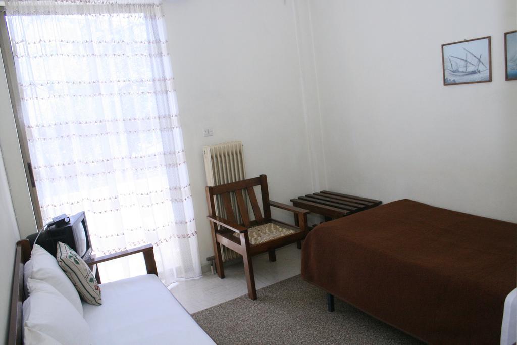 Aparthotel Iliahtides Amarynthos Oda fotoğraf